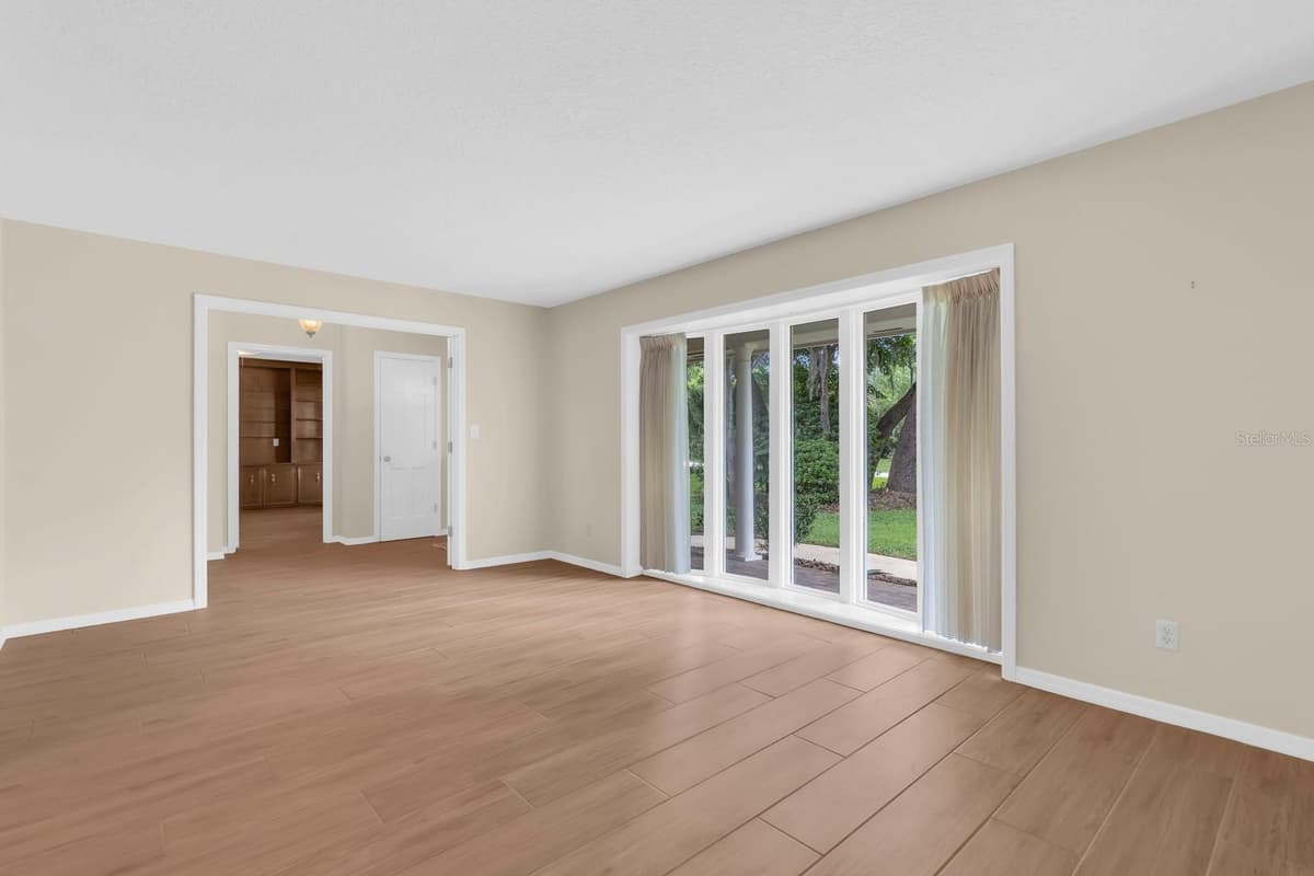 112 FOREST PARK COURT — photo 17 of 52