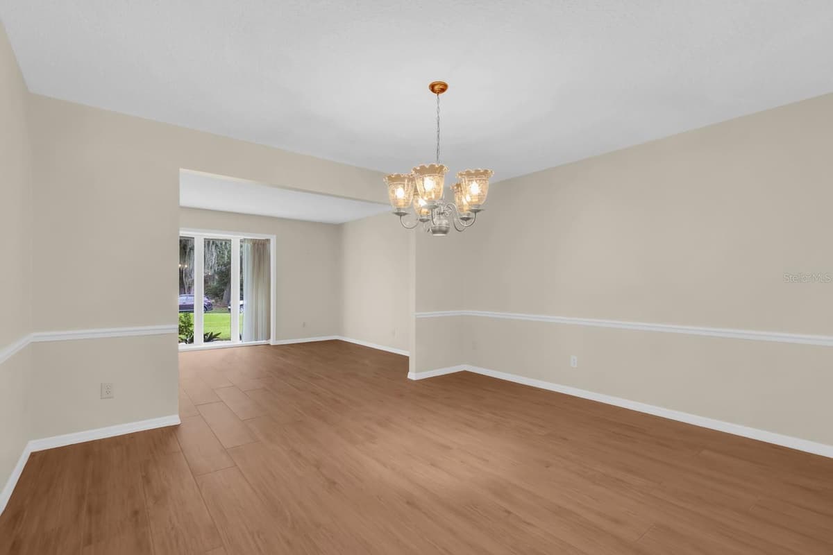 112 FOREST PARK COURT — photo 20 of 52