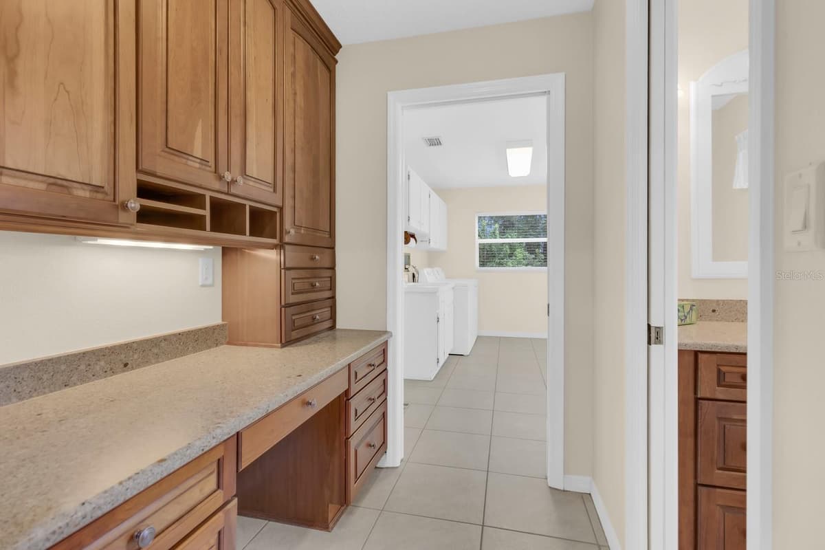 112 FOREST PARK COURT — photo 31 of 52