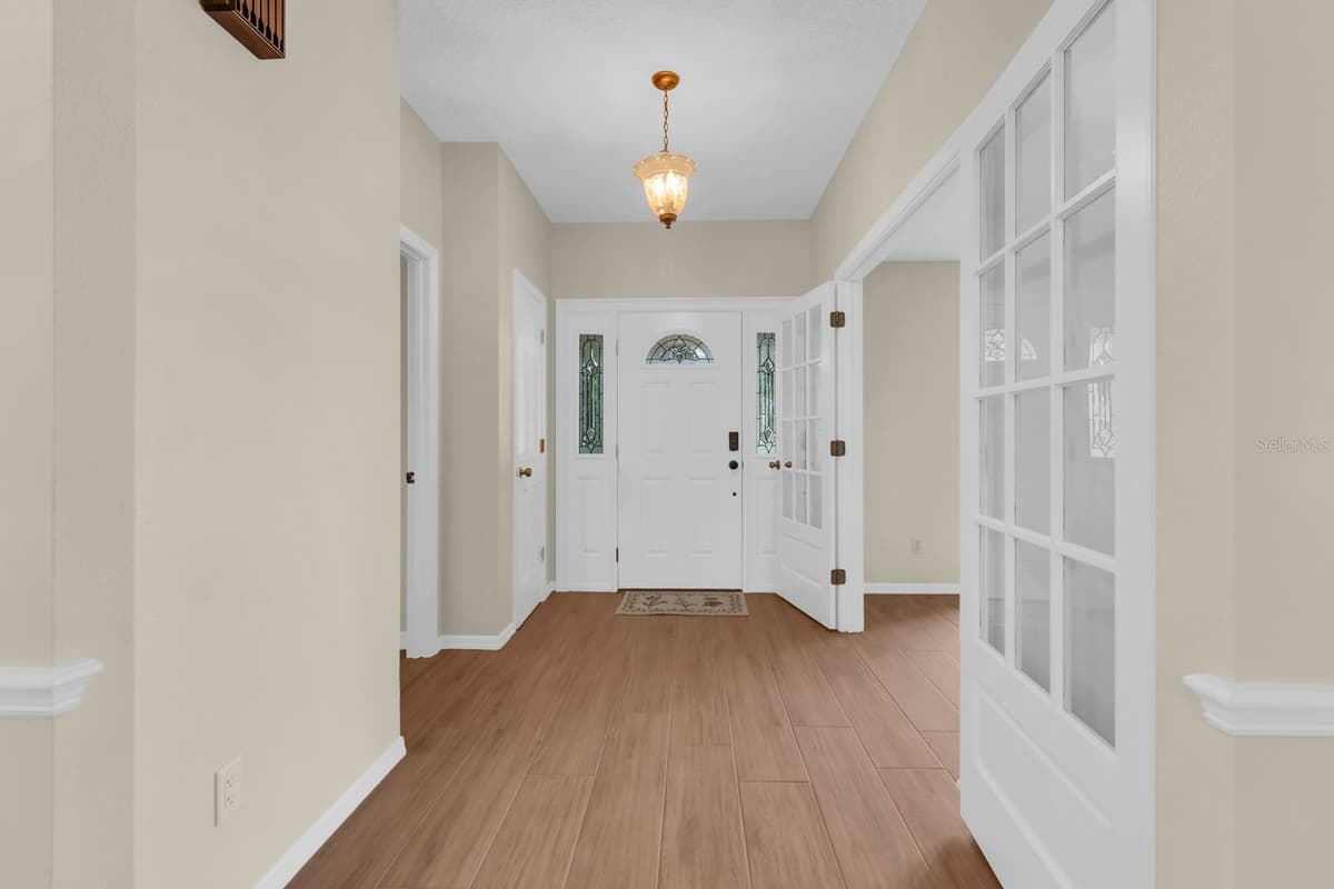 112 FOREST PARK COURT — photo 14 of 52