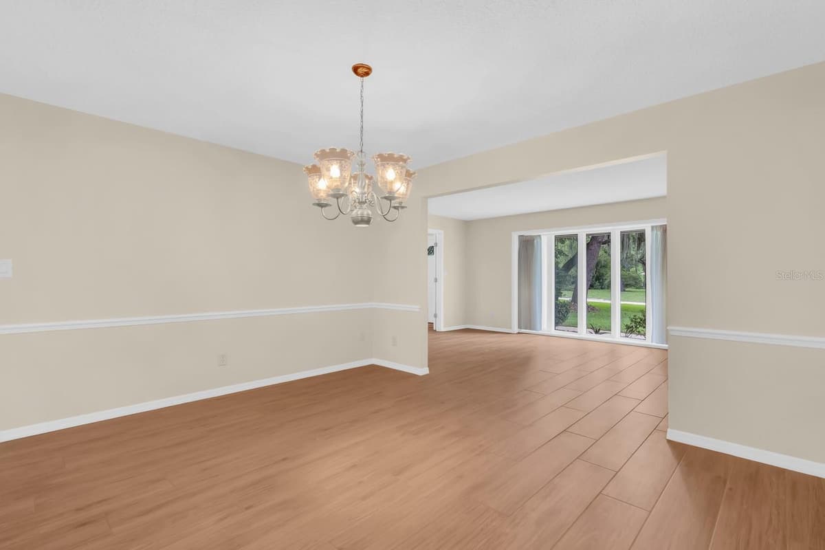 112 FOREST PARK COURT — photo 19 of 52