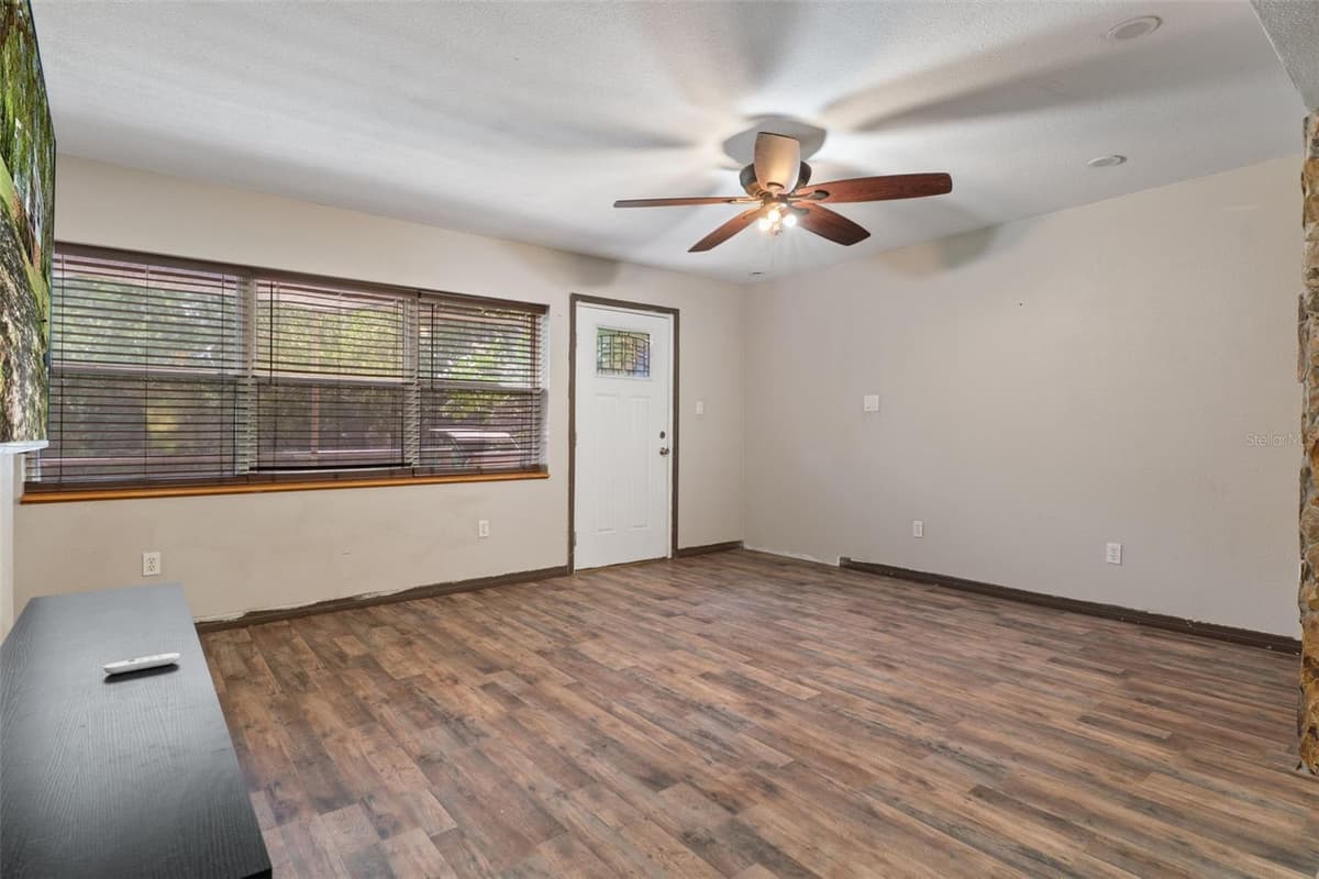 12042 KAMBACK DRIVE — photo 10 of 49