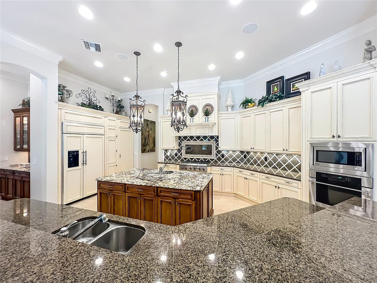 16028 PENDIO DRIVE — photo 18 of 100