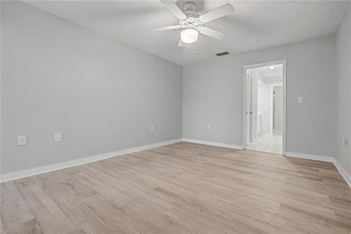75 POOLE PLACE — photo 16 of 55
