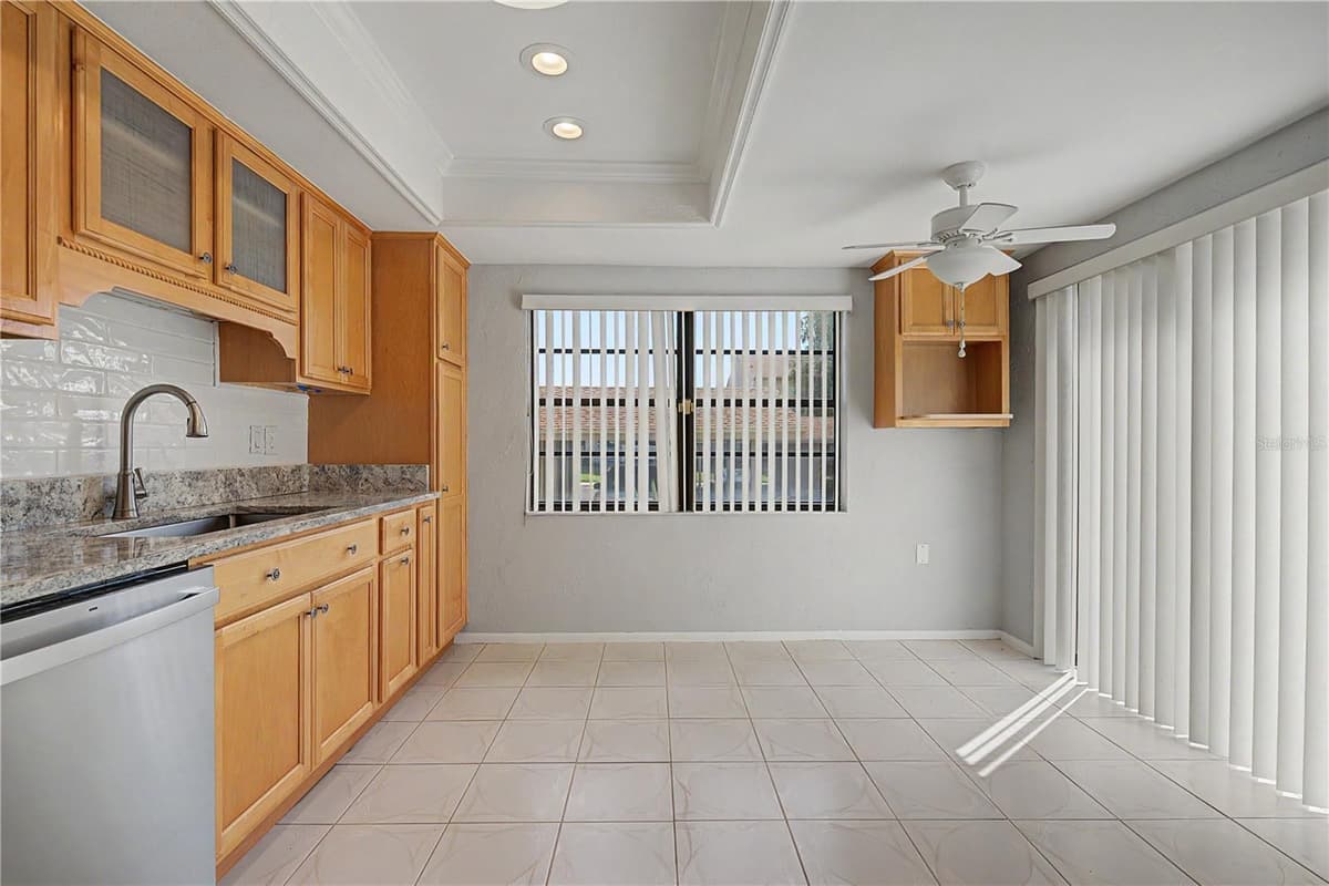 75 POOLE PLACE — photo 10 of 55
