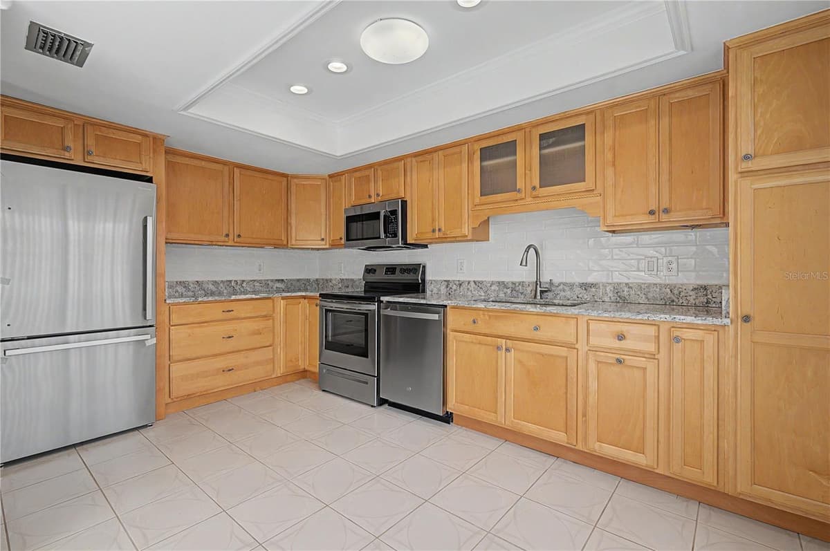 75 POOLE PLACE — photo 8 of 55