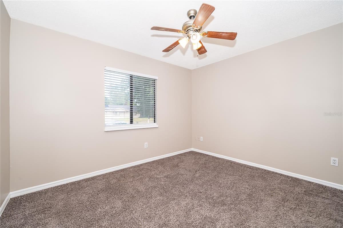 15 BULOVA DRIVE — photo 13 of 34