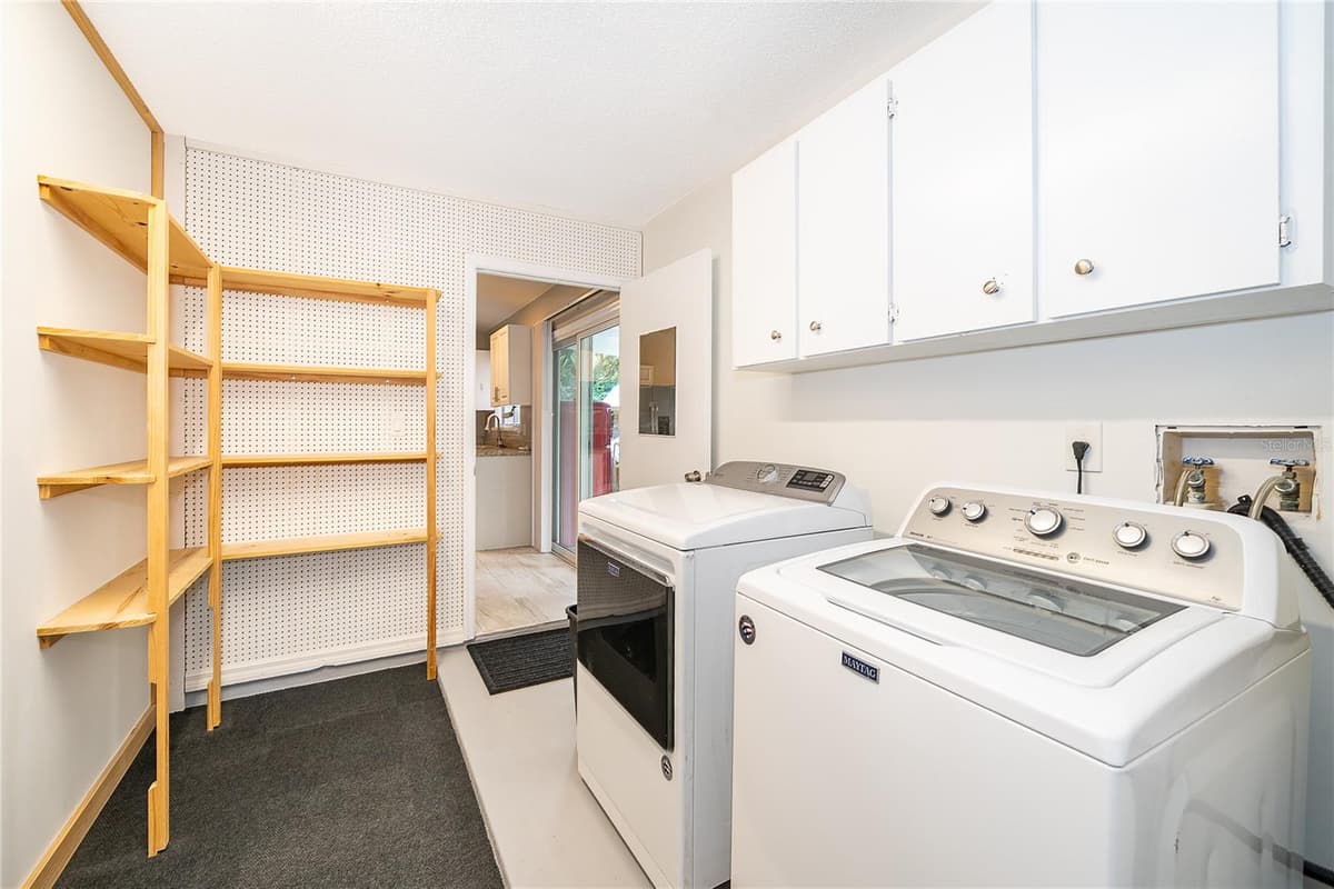 15 BULOVA DRIVE — photo 11 of 34