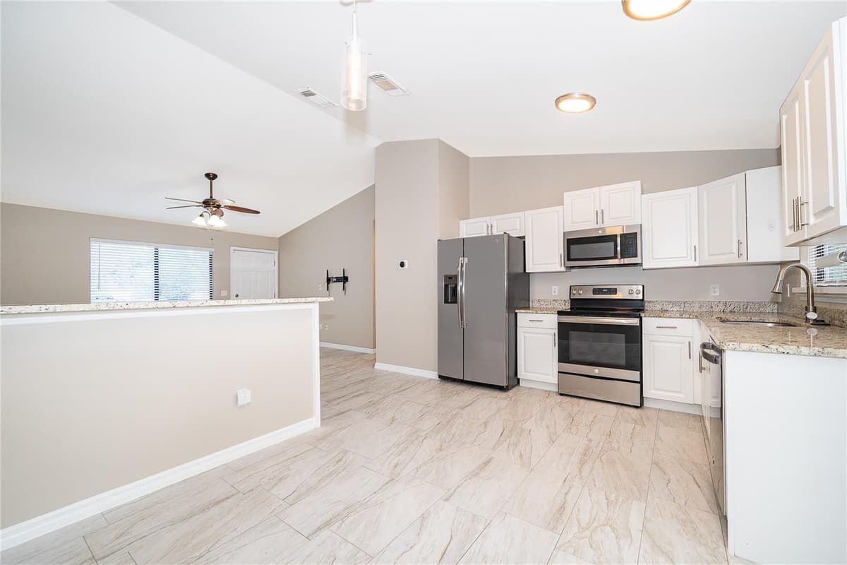 15 BULOVA DRIVE — photo 8 of 34