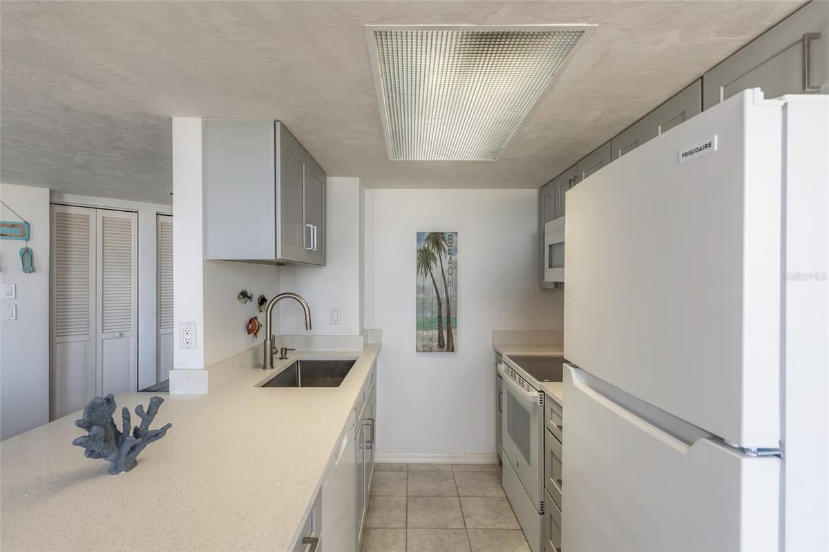 3023 ATLANTIC AVENUE — photo 7 of 55