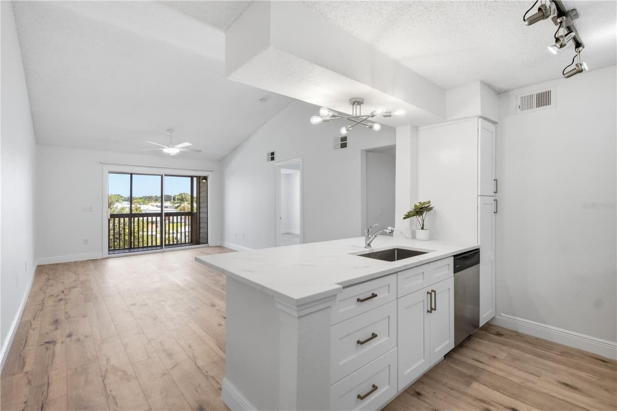 2500 WINDING CREEK BOULEVARD — photo 2 of 20