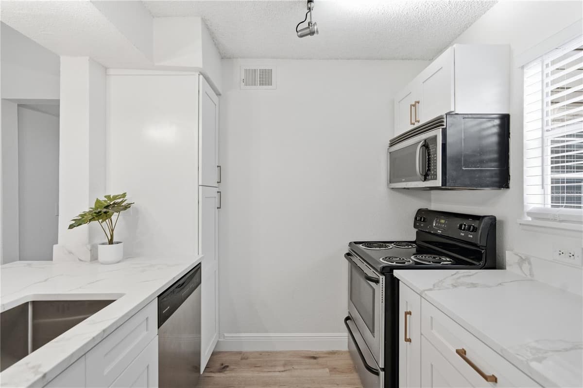 2500 WINDING CREEK BOULEVARD — photo 3 of 20