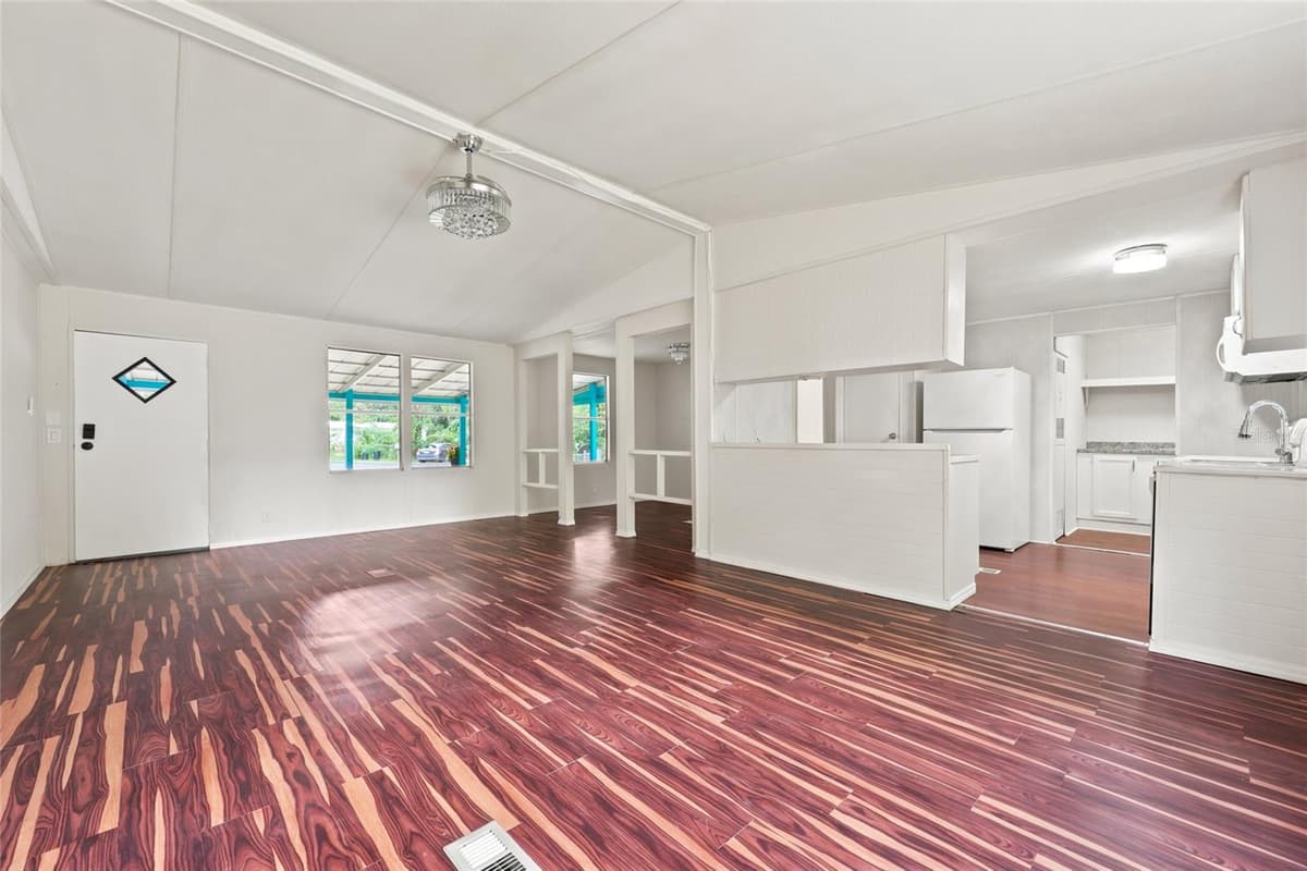 187 PEACH GLEN — photo 14 of 31