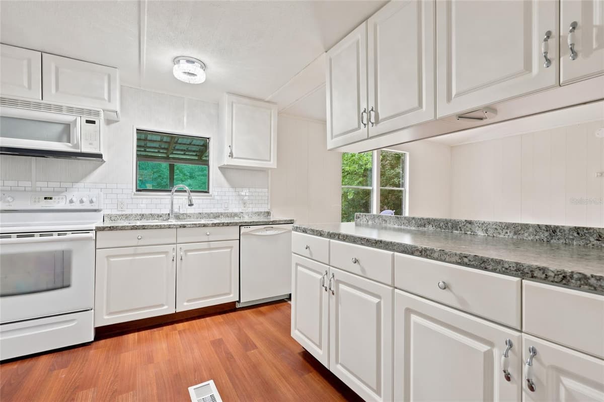 187 PEACH GLEN — photo 19 of 31