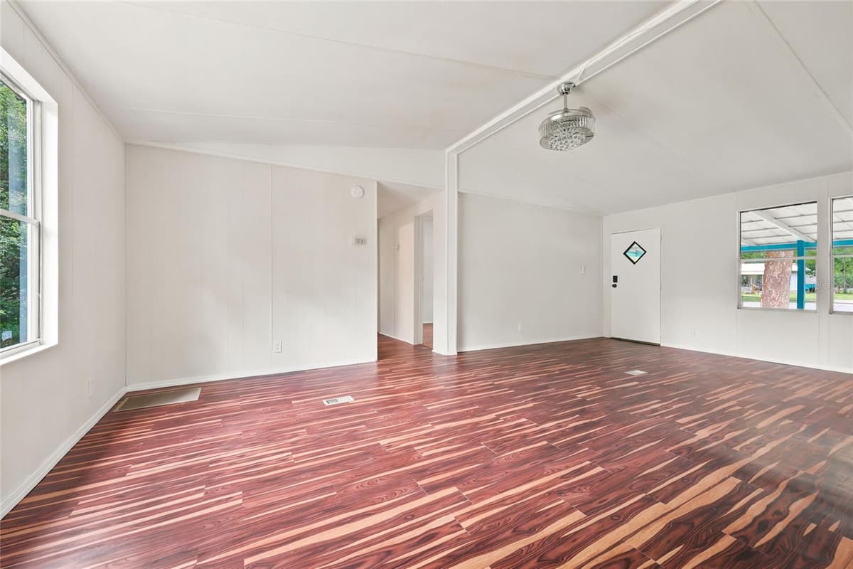 187 PEACH GLEN — photo 12 of 31
