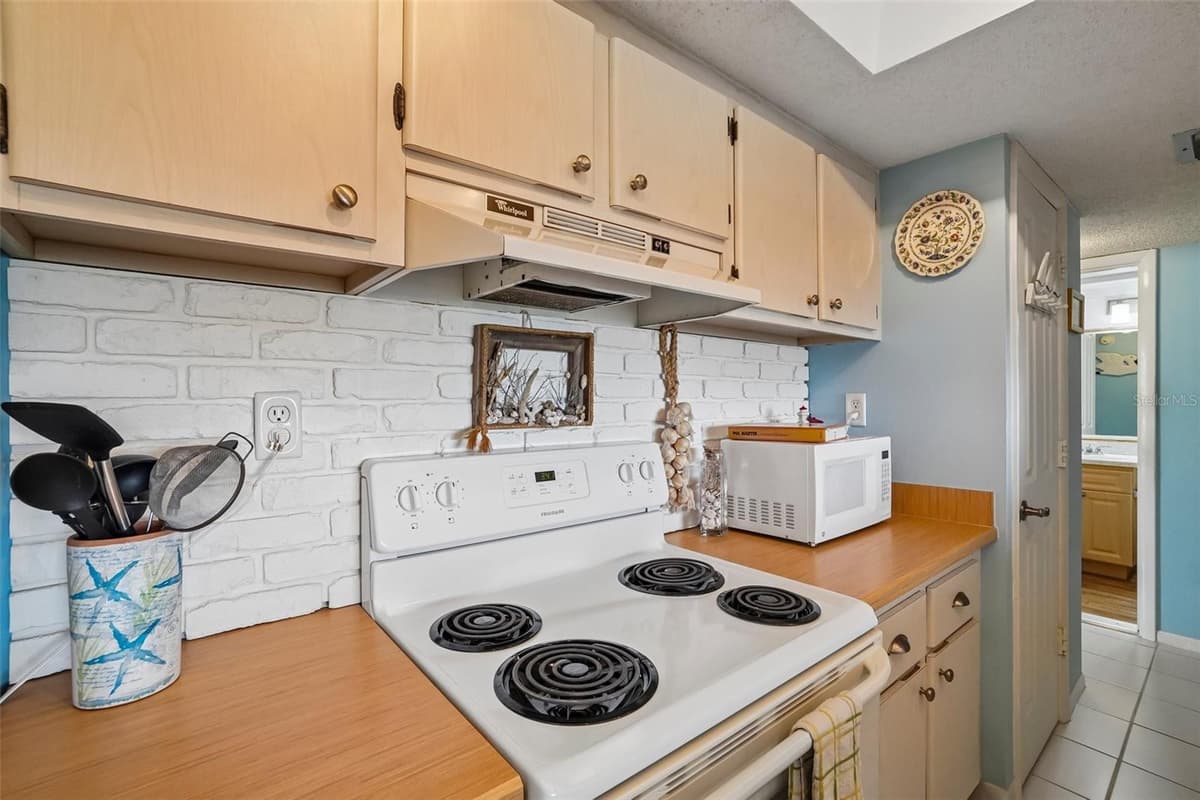 450 GULFVIEW BOULEVARD — photo 18 of 46