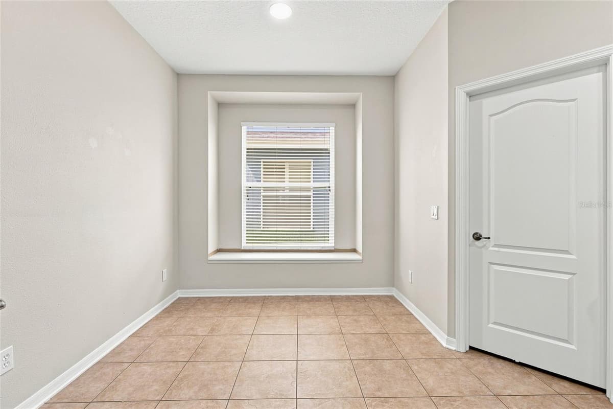 7806 GRASMERE DRIVE — photo 13 of 43