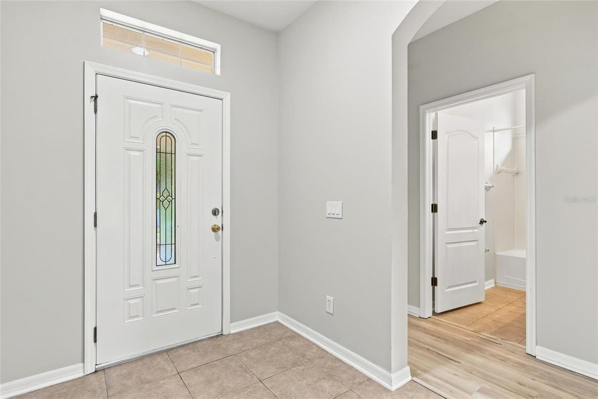7806 GRASMERE DRIVE — photo 4 of 43