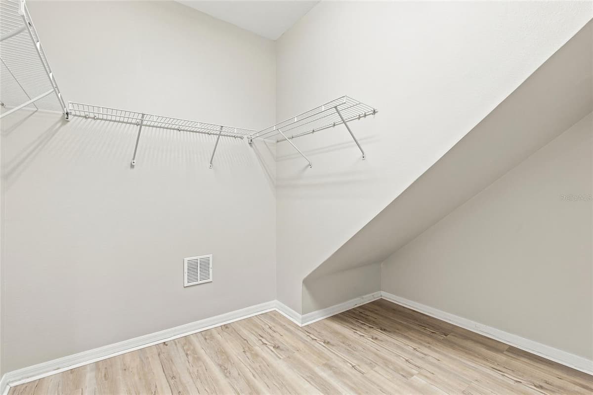 7806 GRASMERE DRIVE — photo 19 of 43