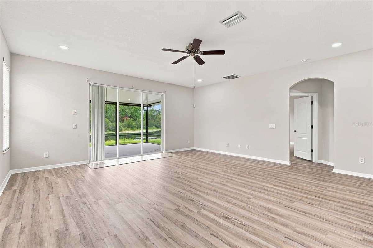7806 GRASMERE DRIVE — photo 7 of 43