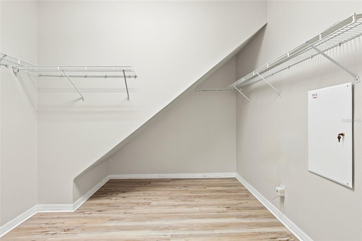 7806 GRASMERE DRIVE — photo 18 of 43