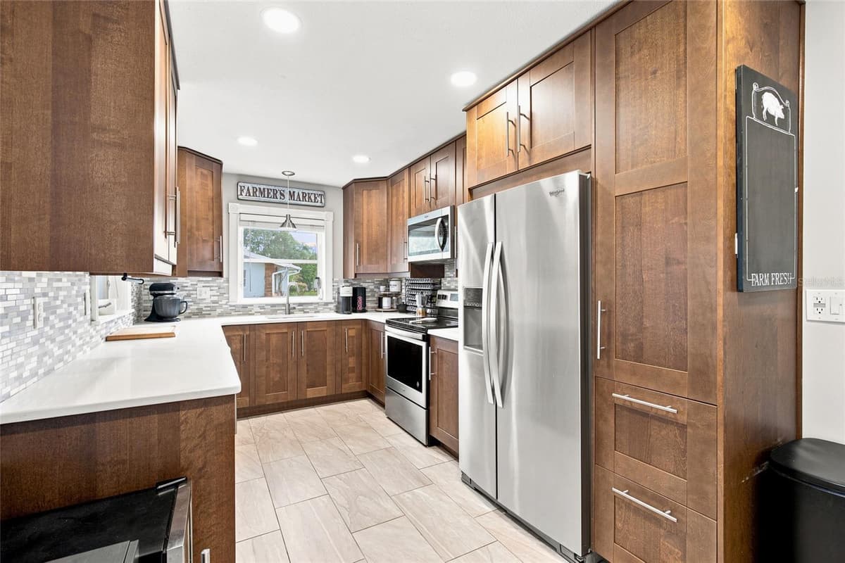 224 MCGOWAN AVENUE — photo 10 of 42