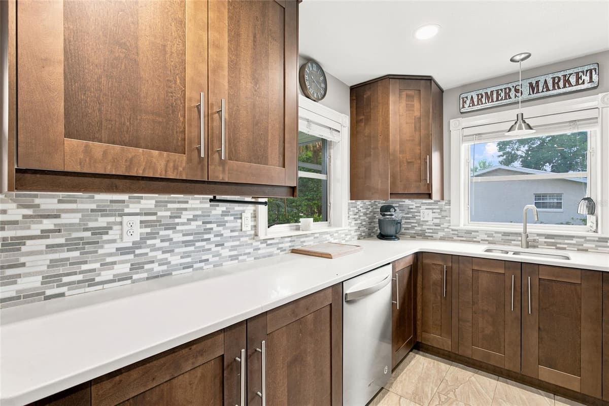 224 MCGOWAN AVENUE — photo 12 of 42