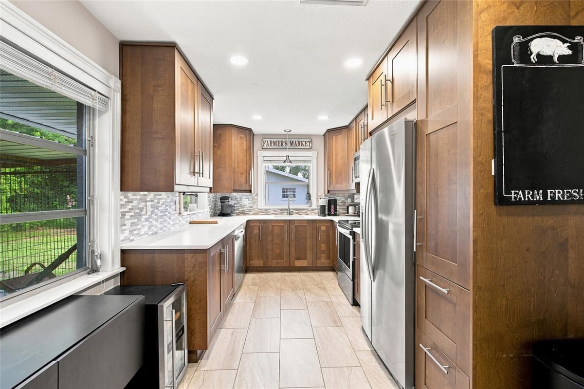 224 MCGOWAN AVENUE — photo 9 of 42
