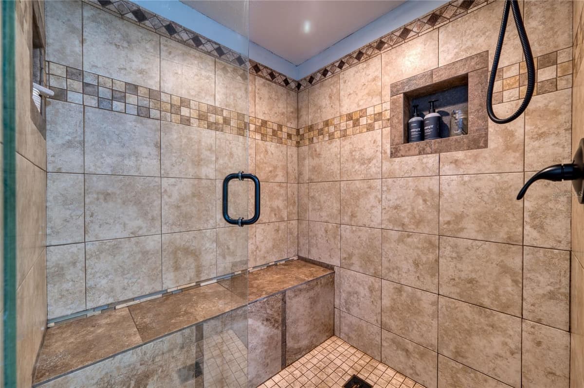 465 11TH AVENUE — photo 45 of 64