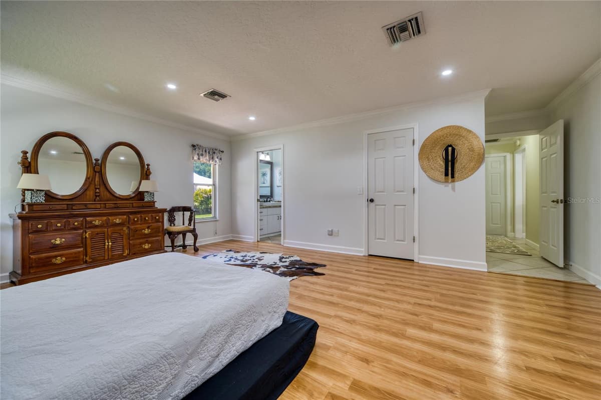 465 11TH AVENUE — photo 39 of 64