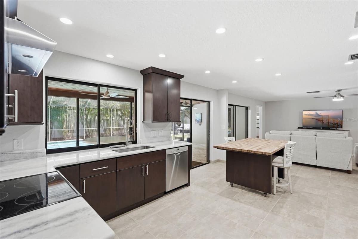 707 KNOLLWOOD DRIVE — photo 9 of 49