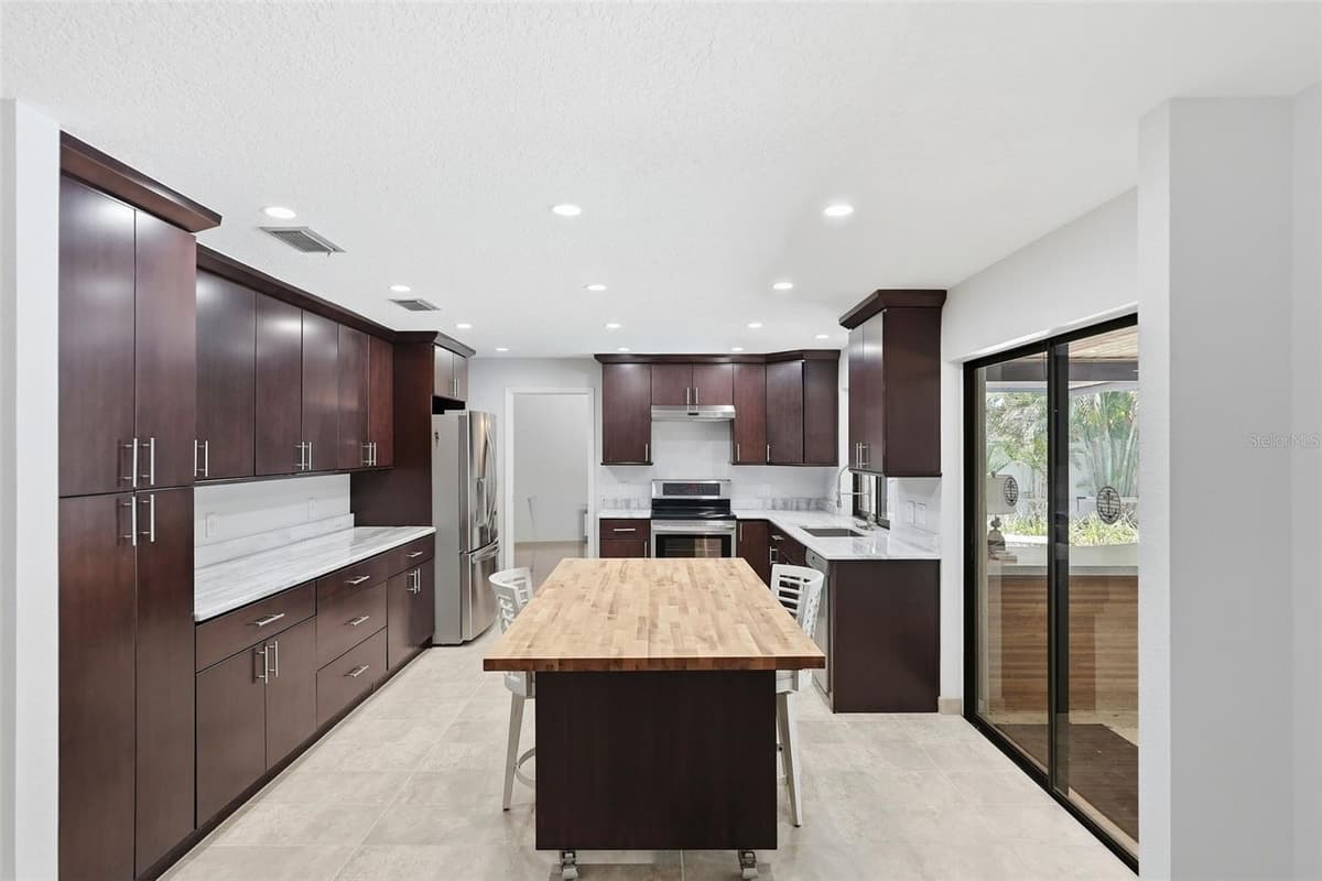 707 KNOLLWOOD DRIVE — photo 10 of 49