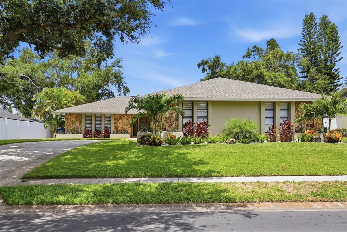 707 KNOLLWOOD DRIVE — photo 1 of 49