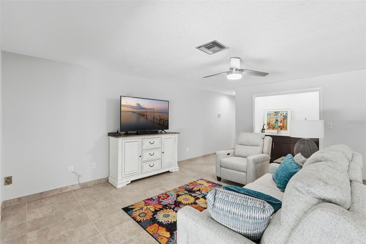 707 KNOLLWOOD DRIVE — photo 14 of 49