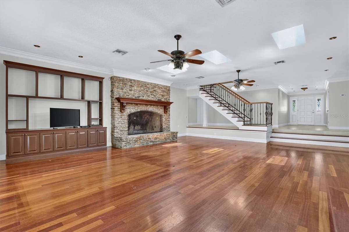306 OAK ESTATES DRIVE — photo 3 of 70