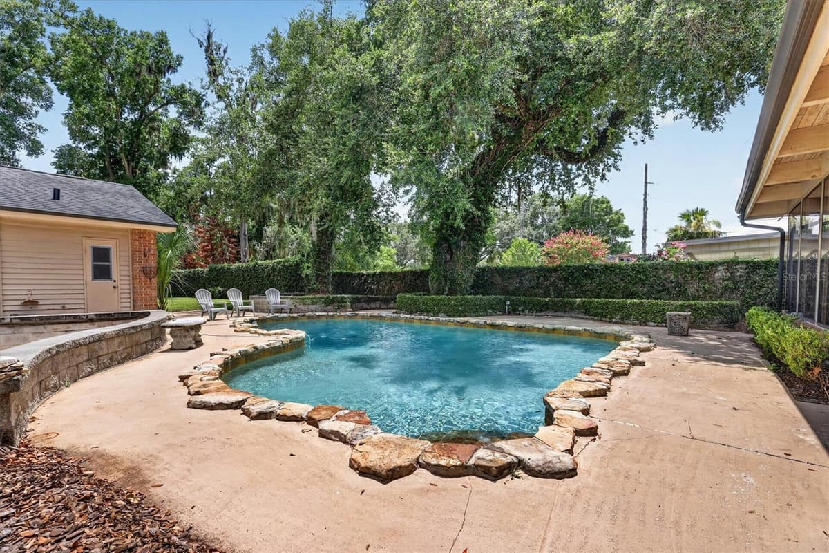 306 OAK ESTATES DRIVE — photo 4 of 70