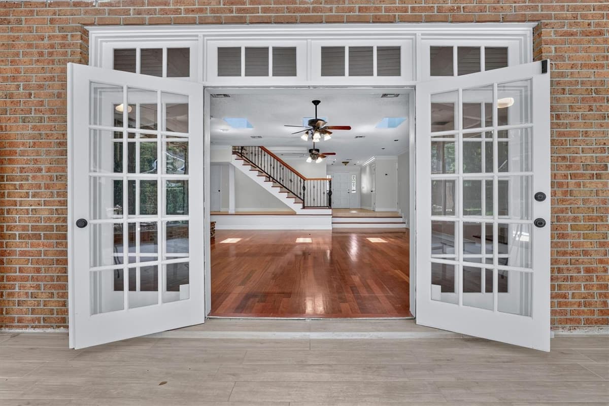 306 OAK ESTATES DRIVE — photo 38 of 70