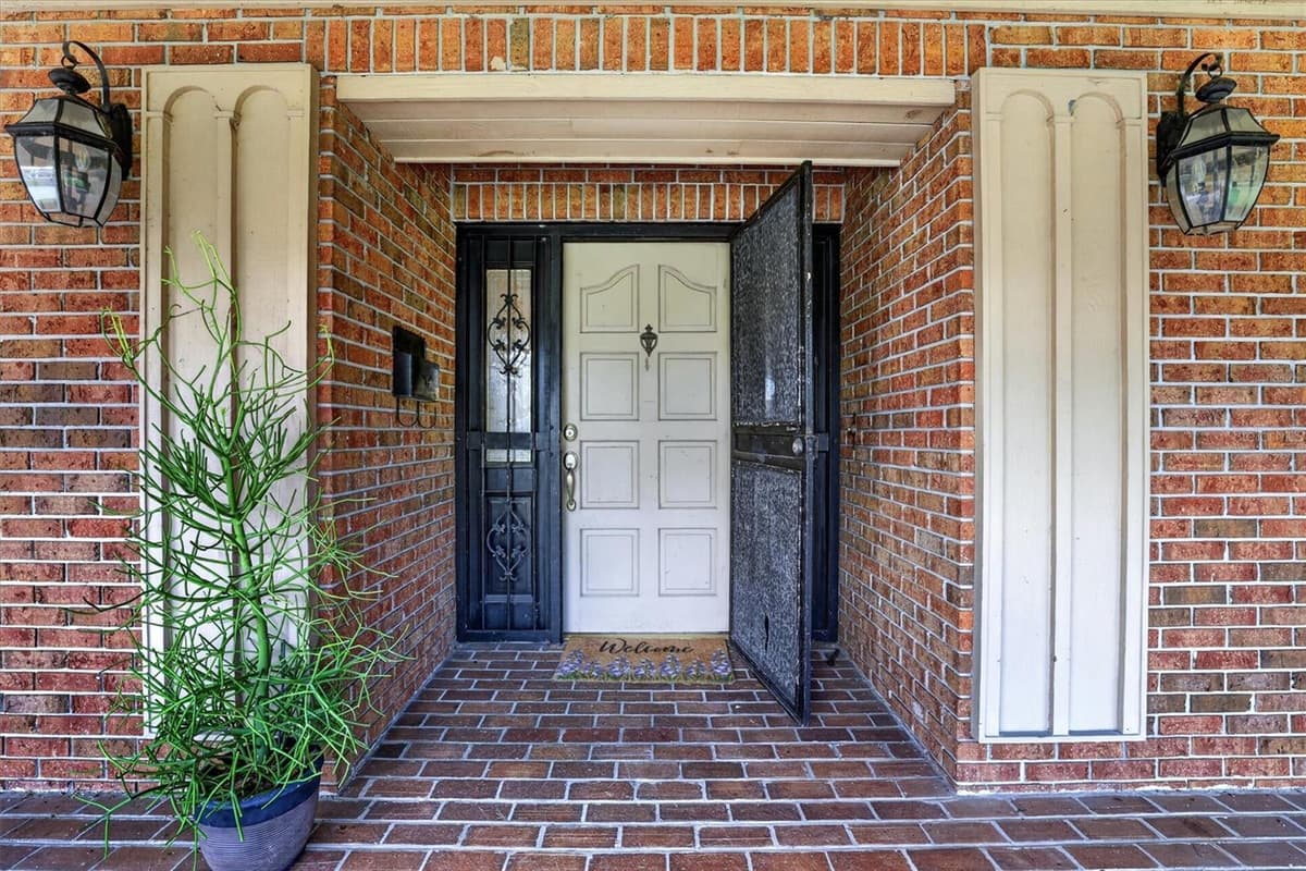 306 OAK ESTATES DRIVE — photo 9 of 70