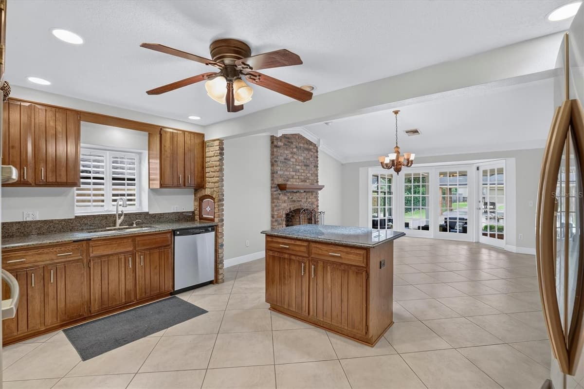 306 OAK ESTATES DRIVE — photo 12 of 70