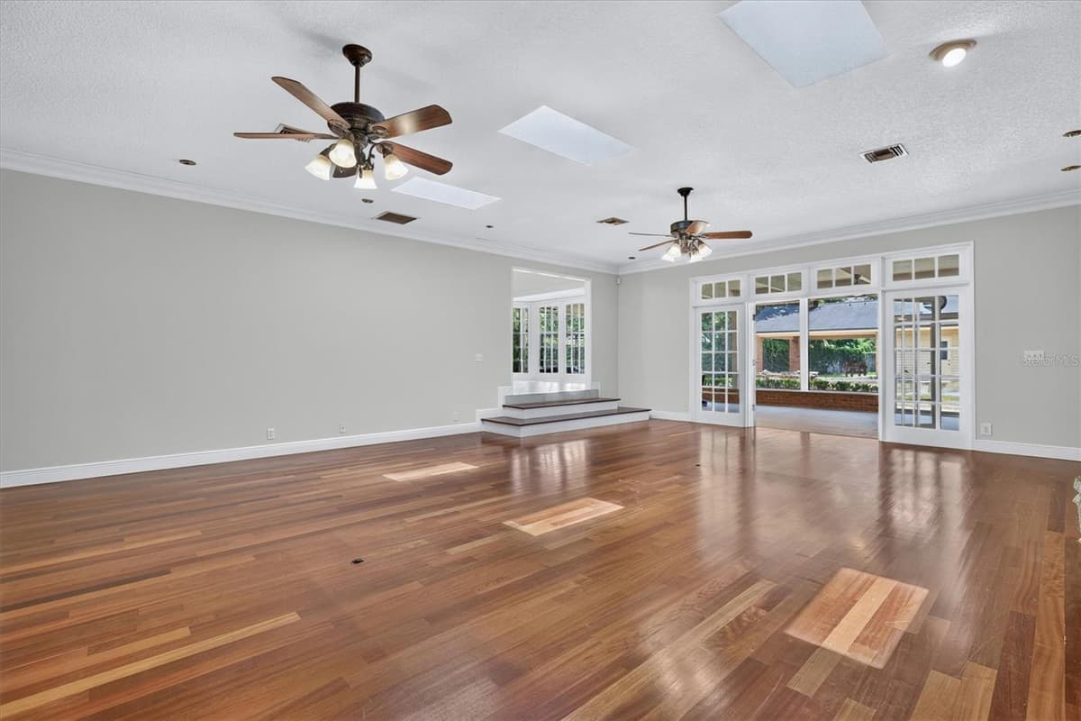 306 OAK ESTATES DRIVE — photo 17 of 70