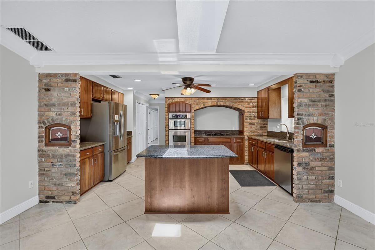 306 OAK ESTATES DRIVE — photo 13 of 70
