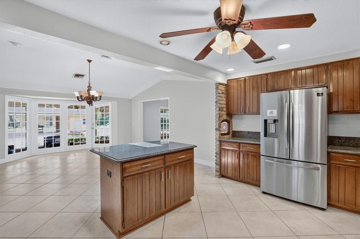 306 OAK ESTATES DRIVE — photo 14 of 70