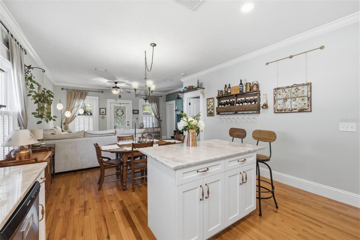 314 COMANCHE AVENUE — photo 14 of 33