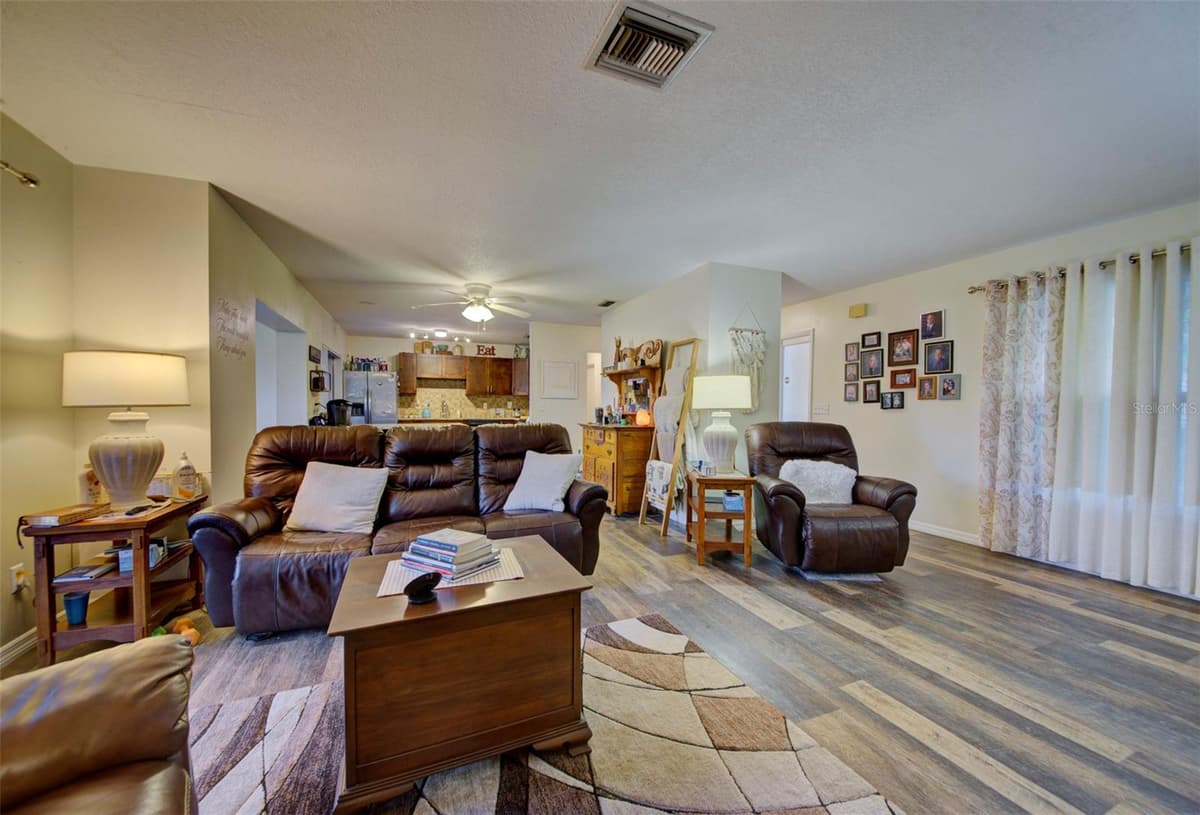 4441 CHAMBER COURT — photo 15 of 40