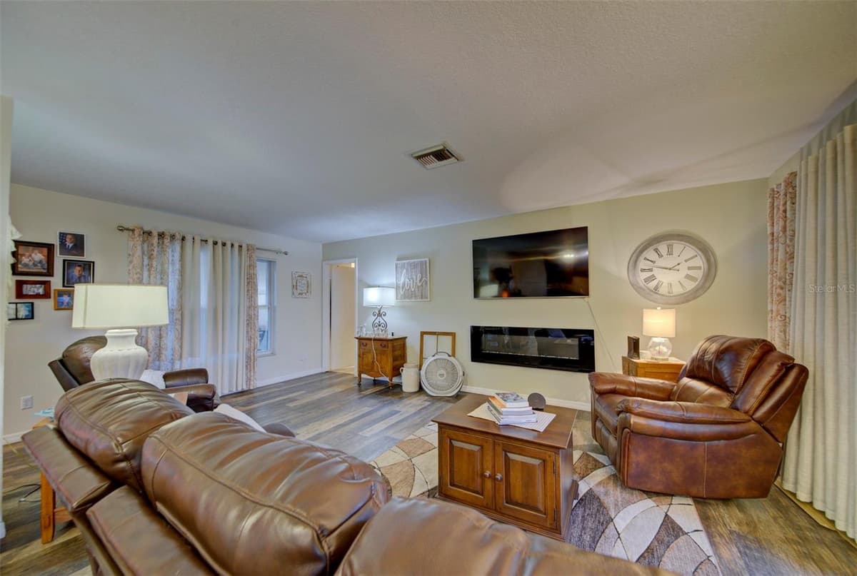 4441 CHAMBER COURT — photo 16 of 40