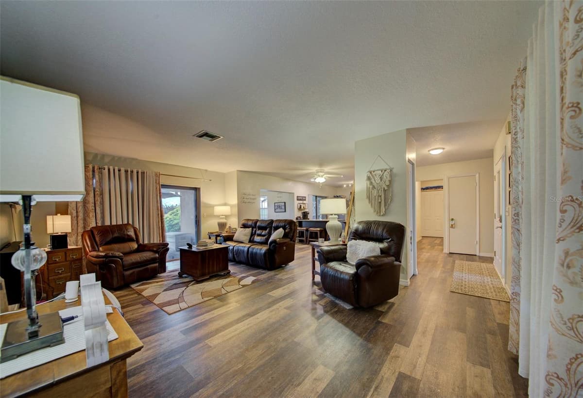 4441 CHAMBER COURT — photo 13 of 40
