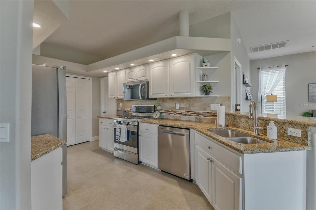 8706 LINEBROOK DRIVE — photo 12 of 41