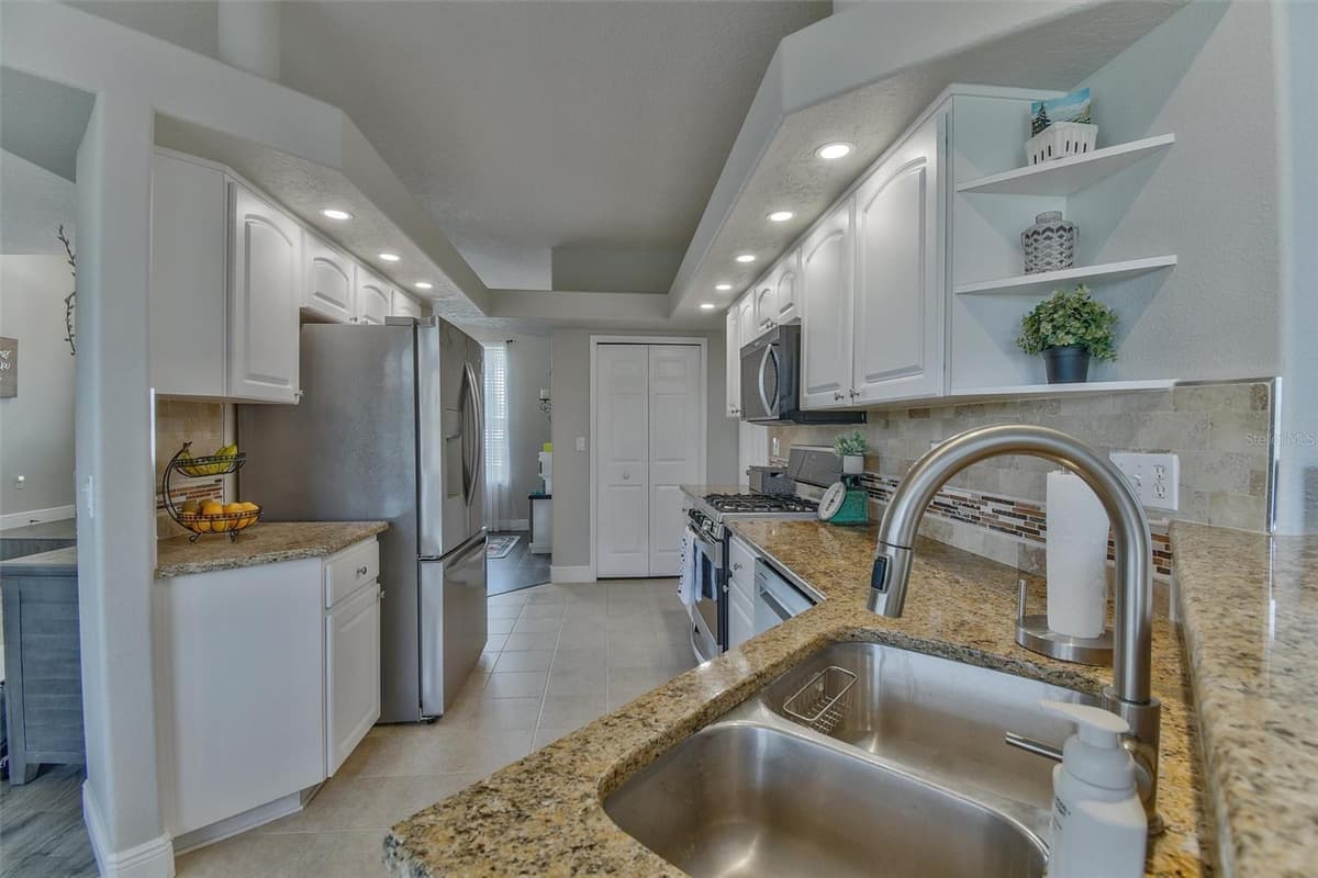8706 LINEBROOK DRIVE — photo 13 of 41