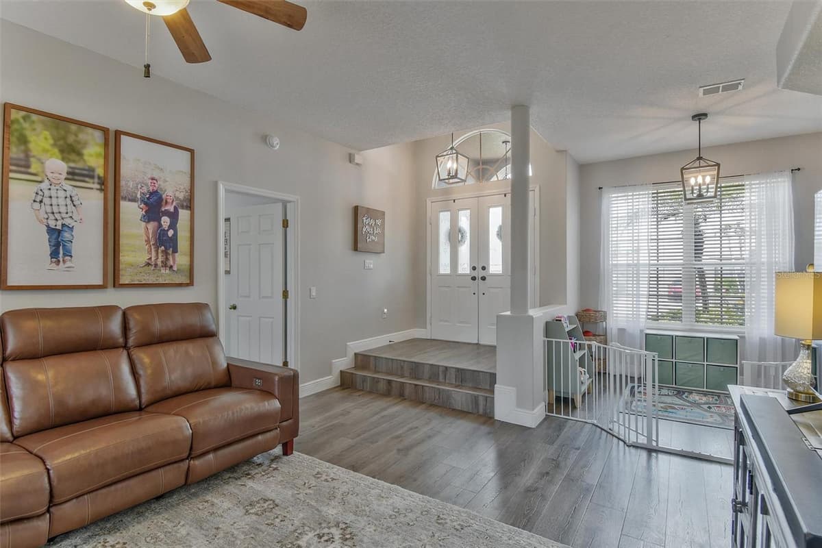 8706 LINEBROOK DRIVE — photo 7 of 41
