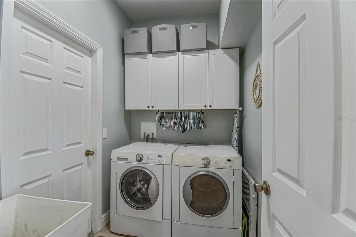 8706 LINEBROOK DRIVE — photo 15 of 41